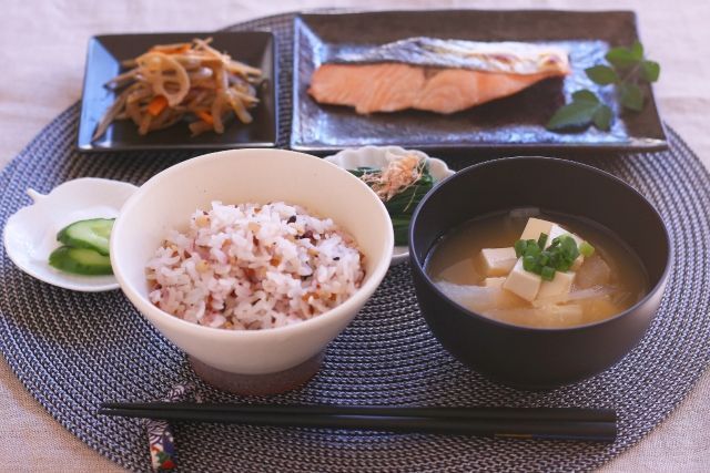 朝食で用意された和食