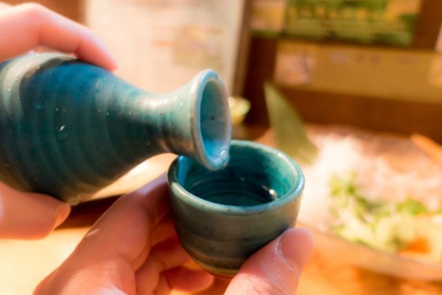 青色の酒器