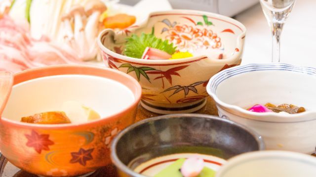 和柄模様の食器